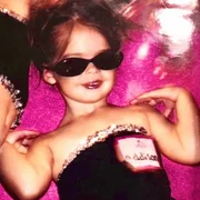 Addison Rae - Fame is a Gun (Traducción al Español) - Genius Traducciones Al Español