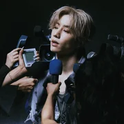 hold still - Mark Tuan