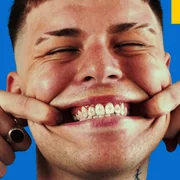 HOY VALE DINERO ft. Akapellah - Knak