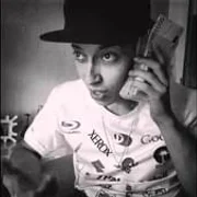 Poliéster - Yung Beef