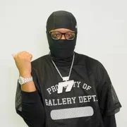 Seen First - Vonoff1700